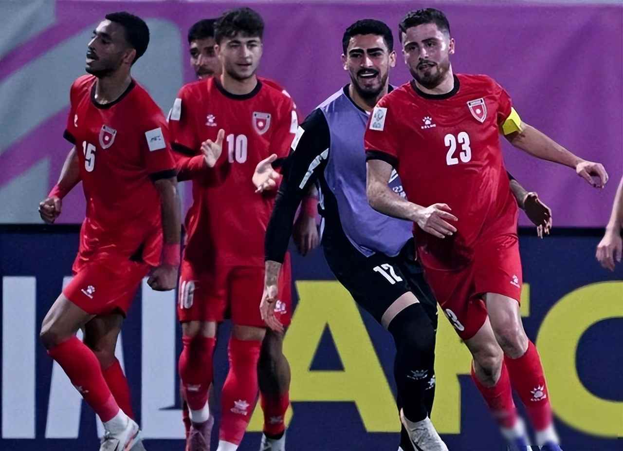 世界杯-足球赛事比分体育网爆冷！东道主败北无缘8强夺冠热门被淘汰激烈角逐只剩3席！