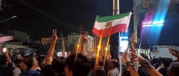 哈梅内伊死后 伊朗有人哀悼有人庆祝