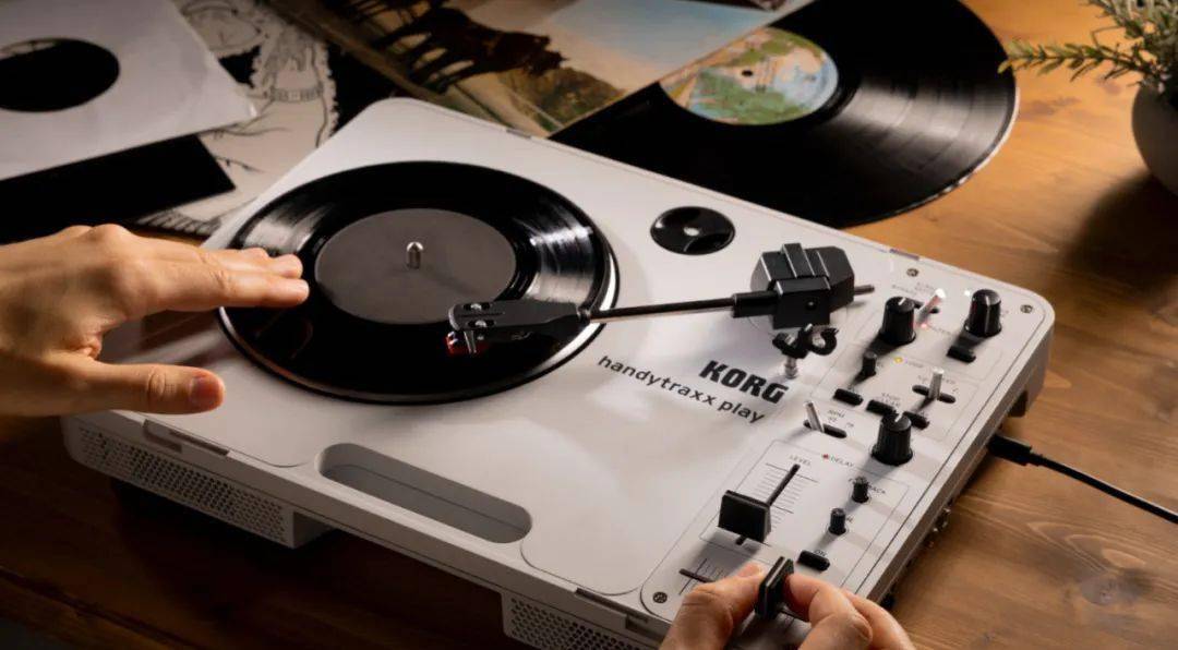KORG handytraxx 上市：向 Vestax 致敬并带有搓碟功能的黑胶唱机