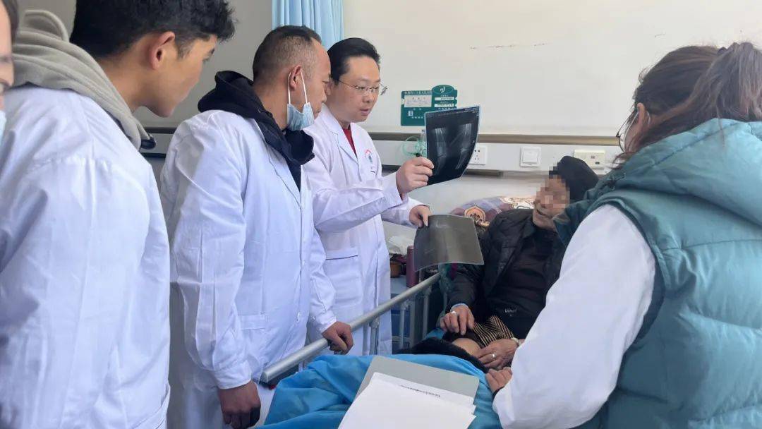 跨越千里来宁求医，藏族女孩歪了十几年的脚终于正了