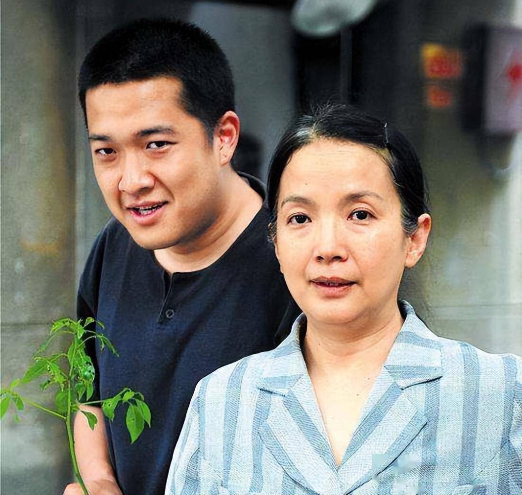 事实证明，曾经为安倍晋三哭丧的吕丽萍，如今已活成个“笑话”！