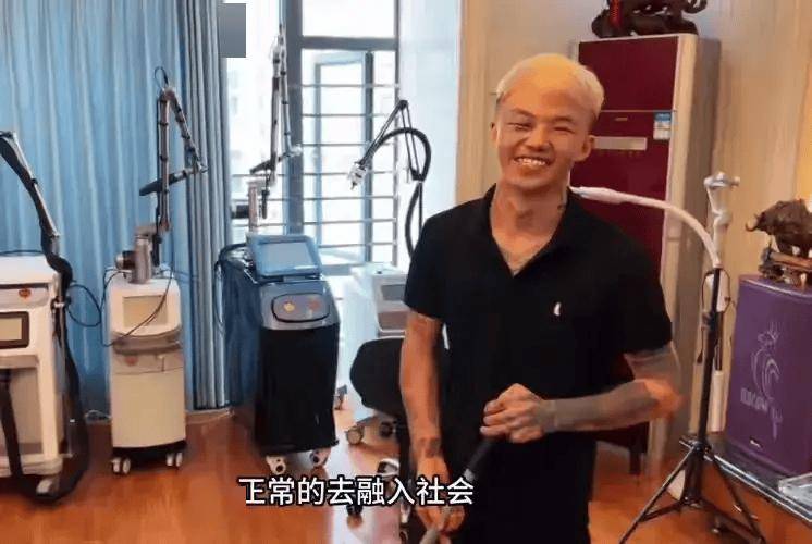 4年前，四川14岁少年因“满脸纹身”火爆全网，如今他后悔了吗？
