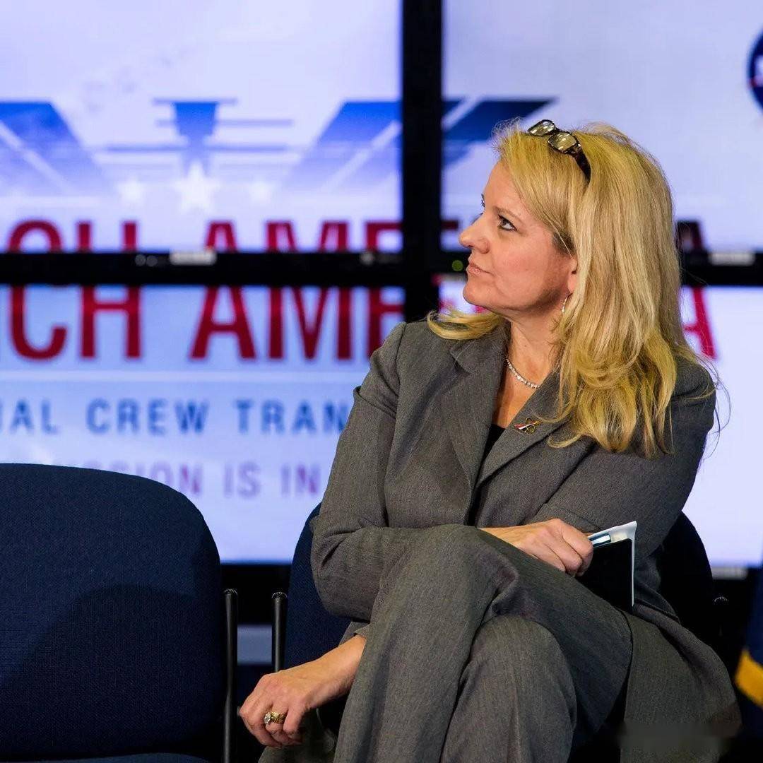 马斯克被曝与多名员工有染,与实习生发生关系,要求为其生孩子-马斯克hr