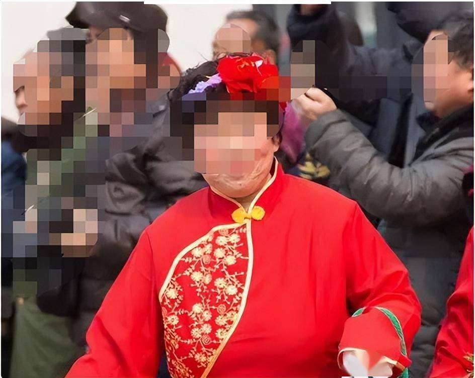 河北惊现“一日婚”：光棍为入祖坟雇人成亲，职业新娘日赚近万元