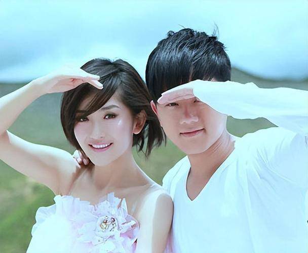 张杰演唱会尺度太大?谢娜吃醋怒发微博:你小子,别太开朗-张杰和谢娜接吻视频