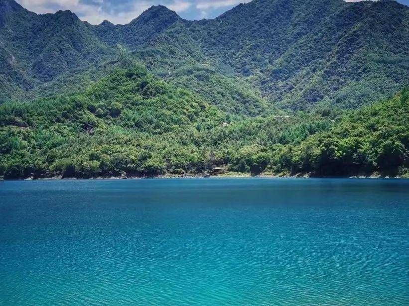 一座媲美江南的西北小城！坐拥温婉灵秀的青山碧水，物价超低！