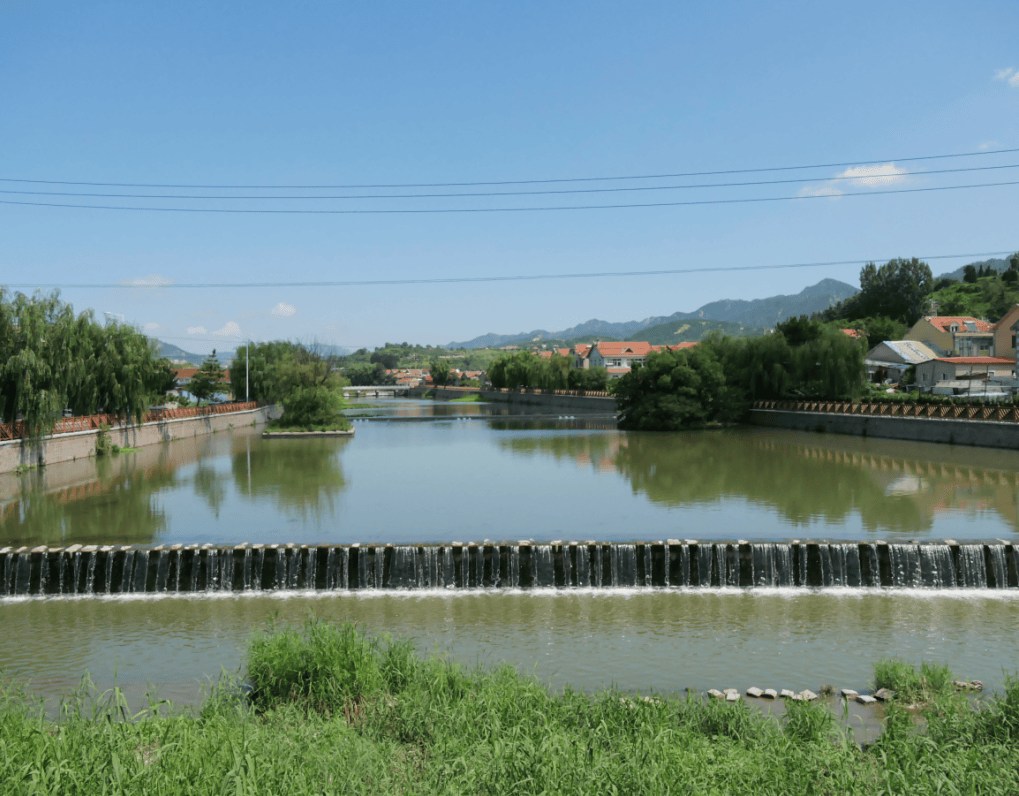 张村河发源于青岛市崂山区北宅街道下葛场，沿途流经北宅、沙子口和中韩