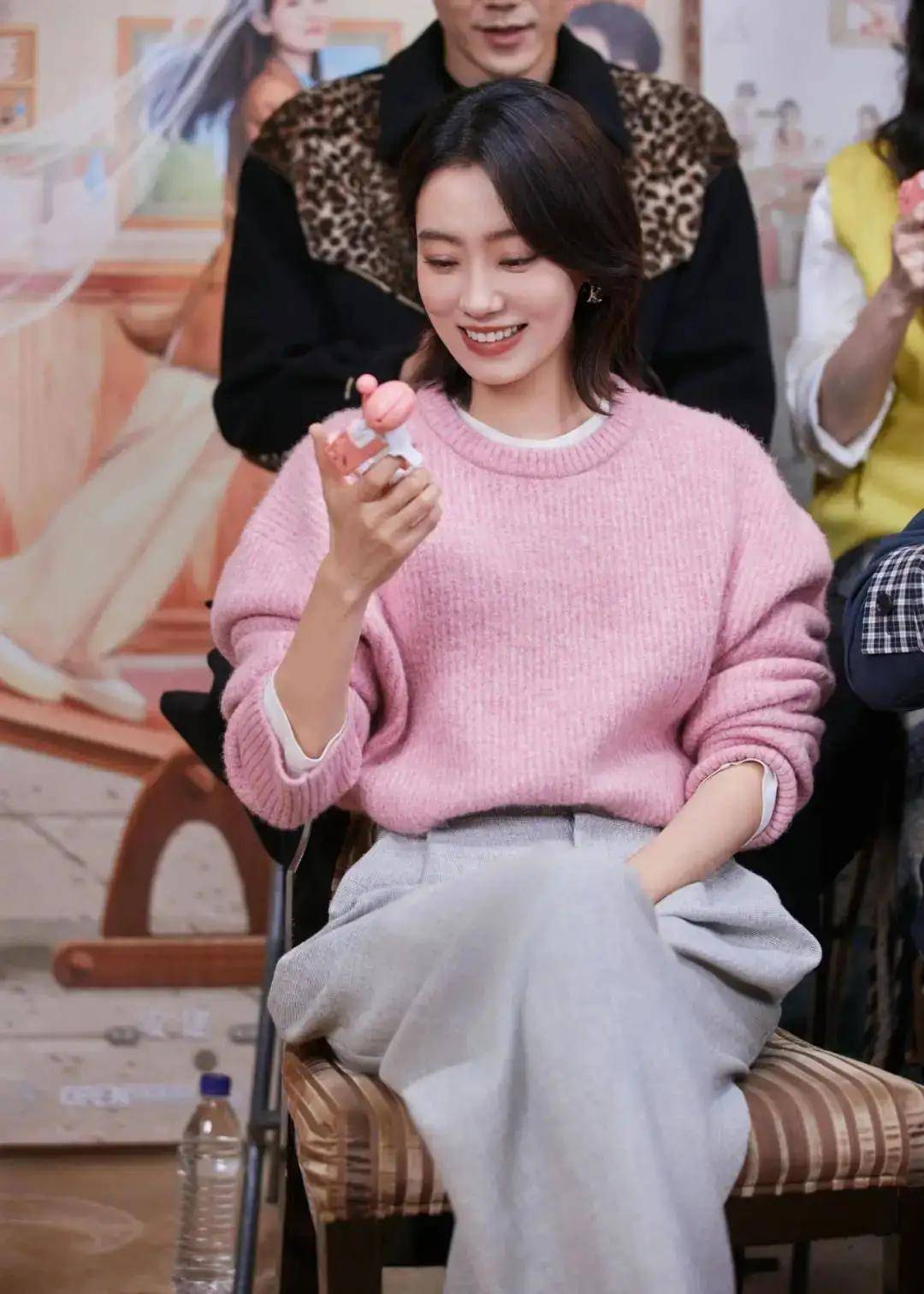 才发现她也是衣架子！
