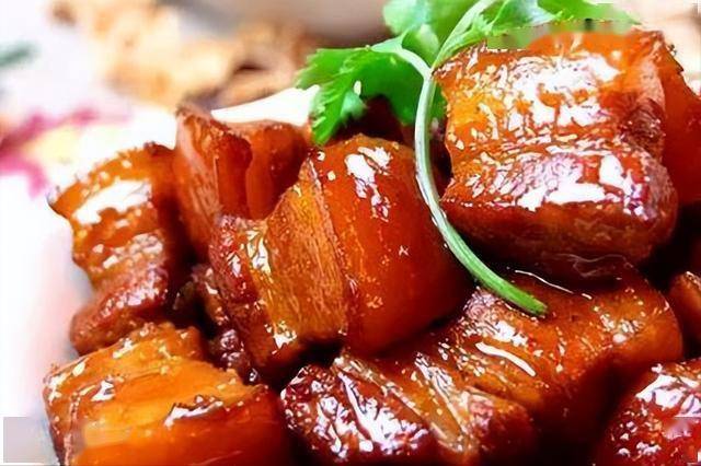 这些油腻食物的危害，不仅仅是影响体重和心血管健康，胰腺的负担也随着