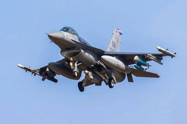 损失惨重？f16战机刚升空就被雷达发现，俄军s-400的精准猎杀