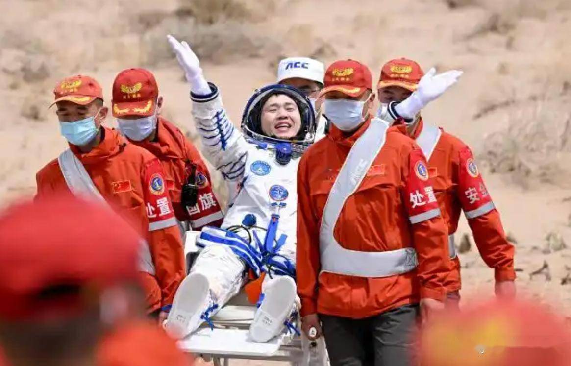 原创             神舟十九号安全返航，黄伟芬终于可以不用再“伪装”了