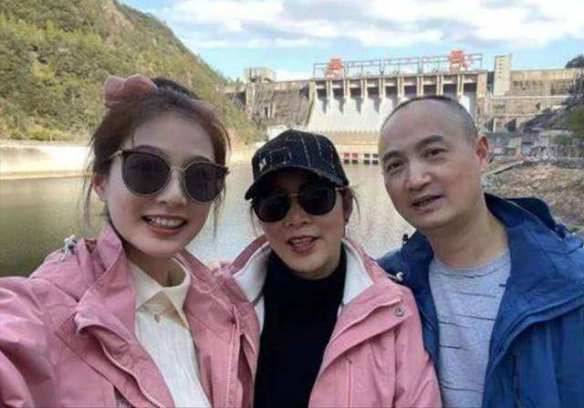冯琳担任复旦大学校庆主持人，毕业半年落户上海，成东方卫视一姐