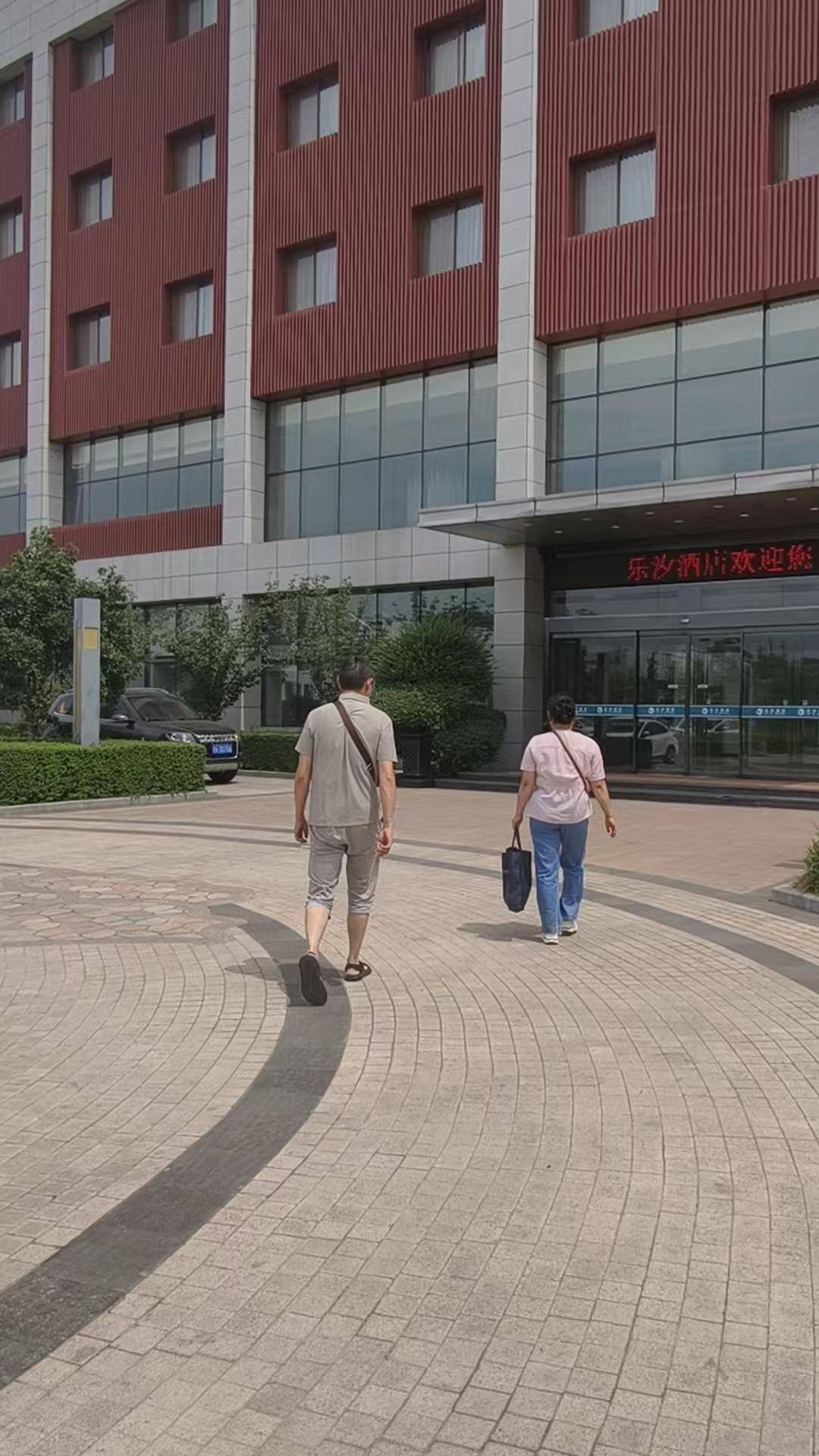 隔岸观火小说:陕西一女子花9.99万买两支干细胞针剂 打完一针“发觉上当”退费难