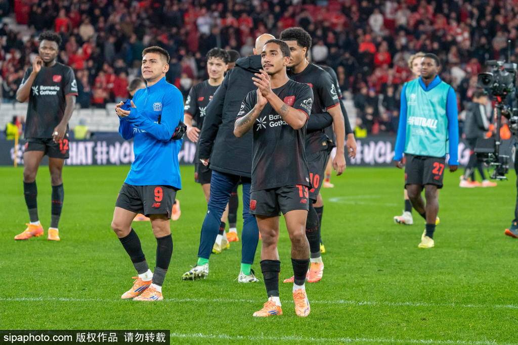 吕文君社媒庆祝夺冠：不只是海港的三连冠，更是上海的三连冠！