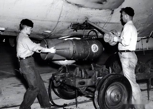 空中与水下的意外邂逅：飞艇对抗潜艇的真实故事