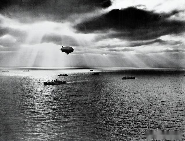 空中与水下的意外邂逅：飞艇对抗潜艇的真实故事