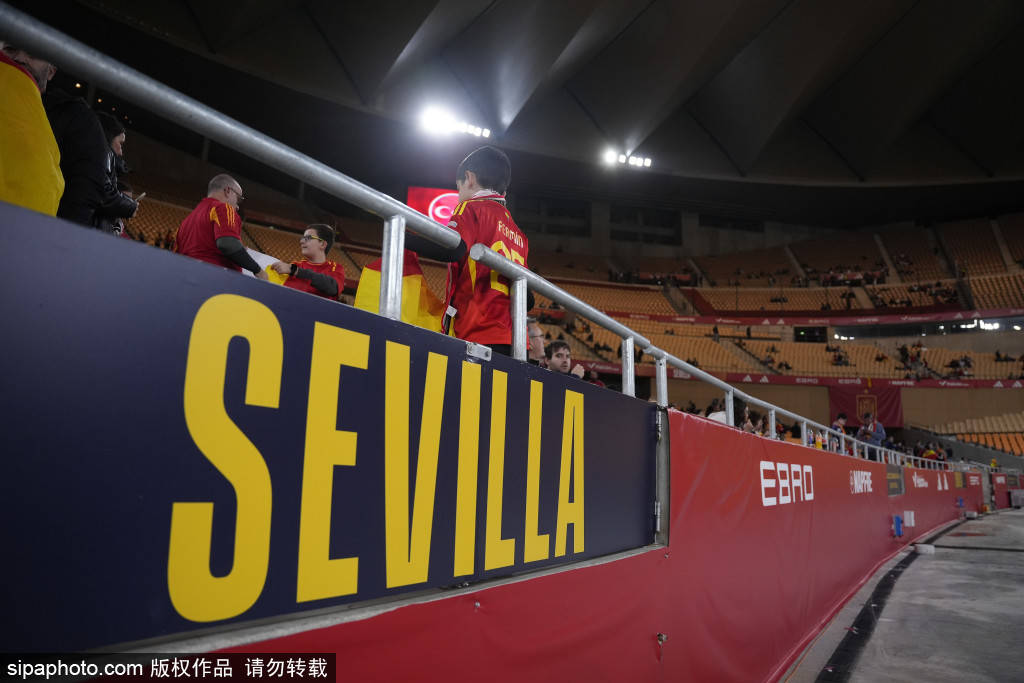 国足9号张玉宁的单刀噩梦：邵佳一现场目击，主力位置岌岌可危！