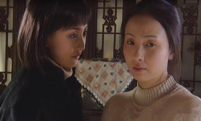 53岁陶虹与家人聚餐,17岁女儿徐小宝变漂亮了,长得像爸爸徐峥