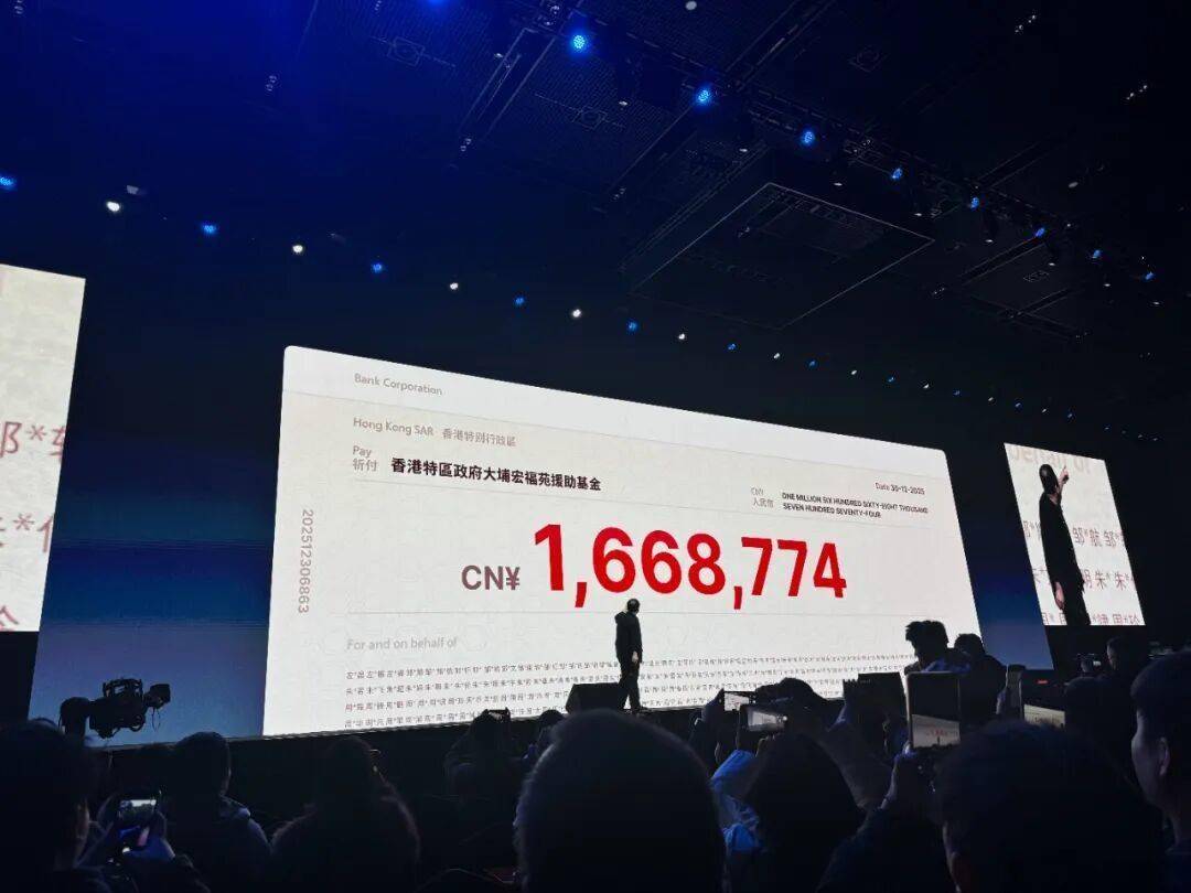 罗永浩硬控4小时，发了一场“广告”春晚