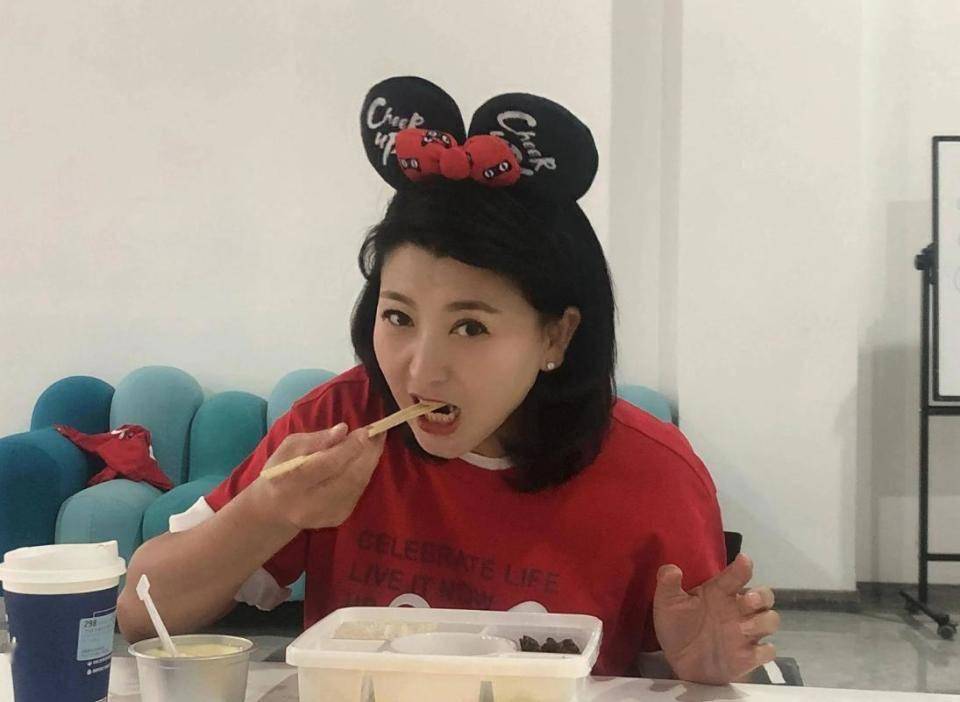 惊人细节：瑞典顶级奢华品牌最便宜的十几万pg电子免费模拟器闫学晶女儿的床被扒出(图1)