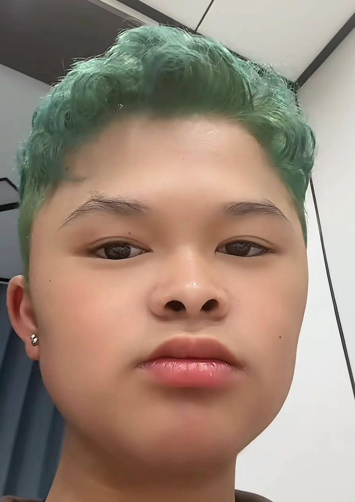 网红小马云近况曝光！刚成年曝出恋情绯闻女友直播否认剧本