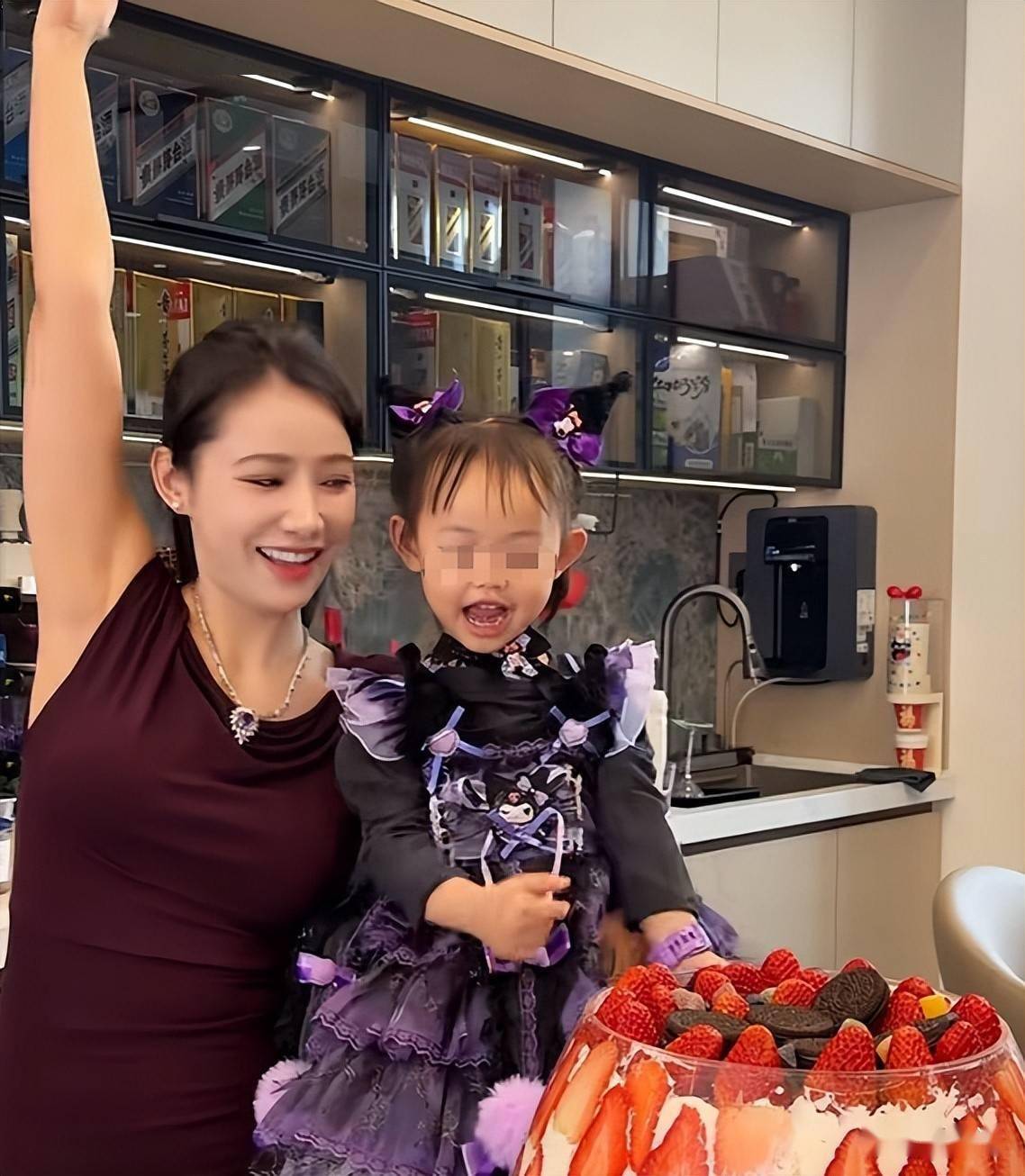 知名网红“表妹李KK”自曝破产！未婚生女后掉粉百万转行卖小吃