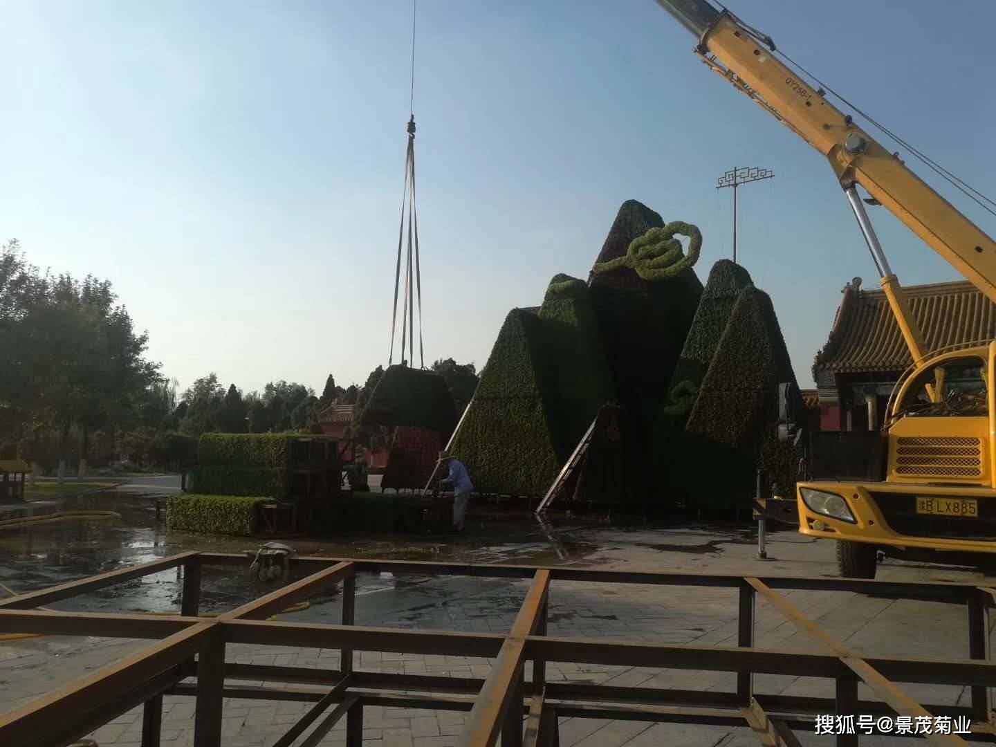 开封龙亭公园五色草造型现场施工图片