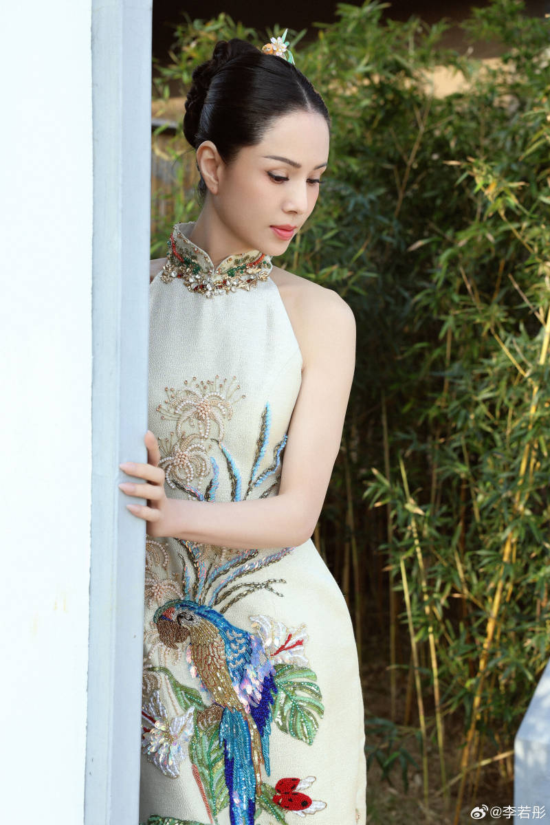 李若彤穿中式旗袍曲线曼妙恬静温婉有气质