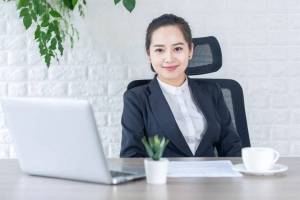 用白酒、旧电脑、二手车向学员抵债 中公教育快