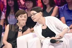 奈雪的茶小盒茶被曝喝出蛙状物 客服回应称：已