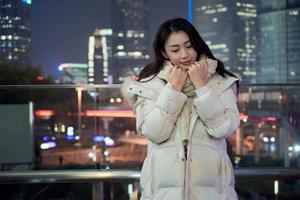网红"小鱼丸子"涉嫌伪装富家女行窃 受害人：利用行李箱调包