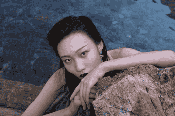 千万网红邵雨轩发视频入学复旦大学录取通知书被发现有猫腻