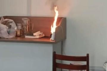 罗马仕充电宝非召回款又自燃：学生称在学校图书