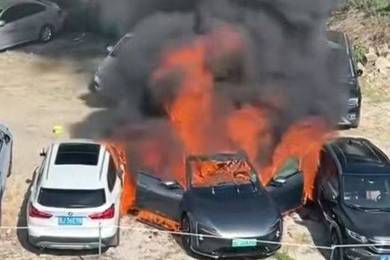 阿维塔副驾驶座椅位置起火致多车烧毁：电池监控