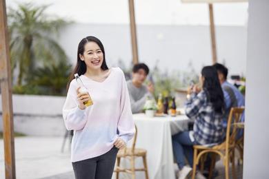 虚构头衔、漏洞百出 《生命之光》"