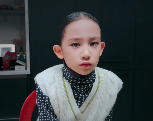 8图孙莉晒10岁多妹近照像极了爸爸 三胎儿子罕见露面8图"阻止欧洲背叛