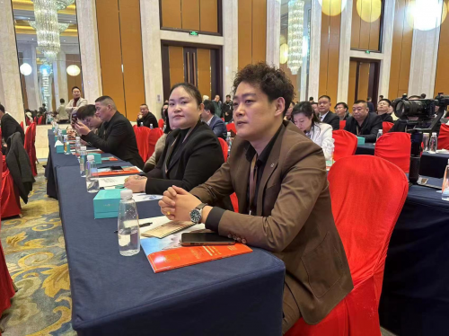 知名女企业家代表参加2023国际徽商精英年会(马祥苍 摄)张明,张继龙