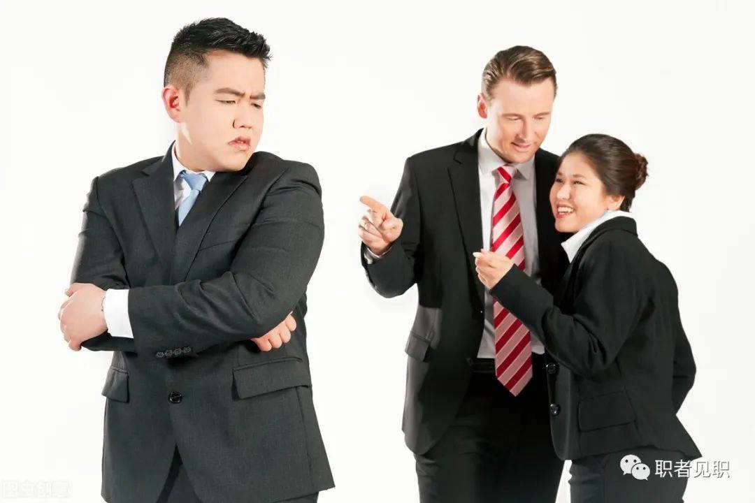 没事热衷打听单位八卦，却不知会“伤敌一千，自损八百”_小道消息_因为_关系