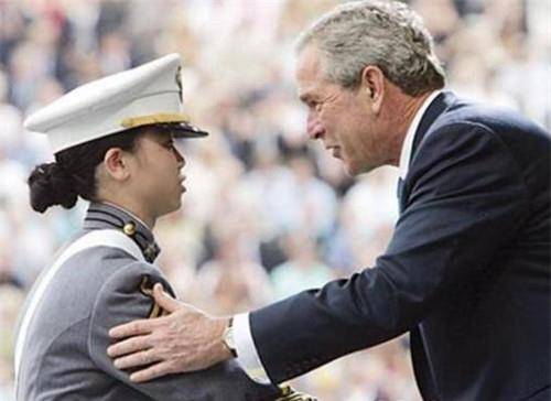 刘洁:第一个毕业于西点军校的华裔女状元,曾祖父是老蒋心腹爱将_美国