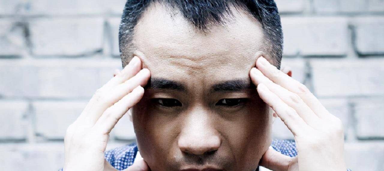 原创主持人邱启明:公开怼央视,酒后打司机,终要为自己的任性买单_生活