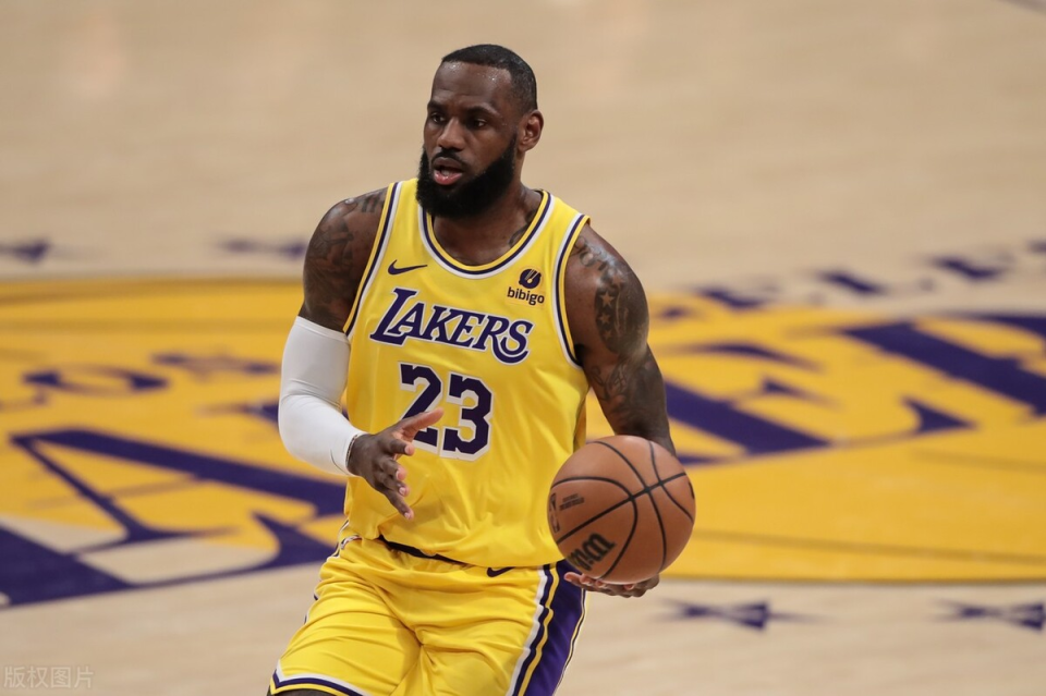 詹姆斯18中6不接受采访,哈姆浓眉怎么说?_比赛_湖人_失误