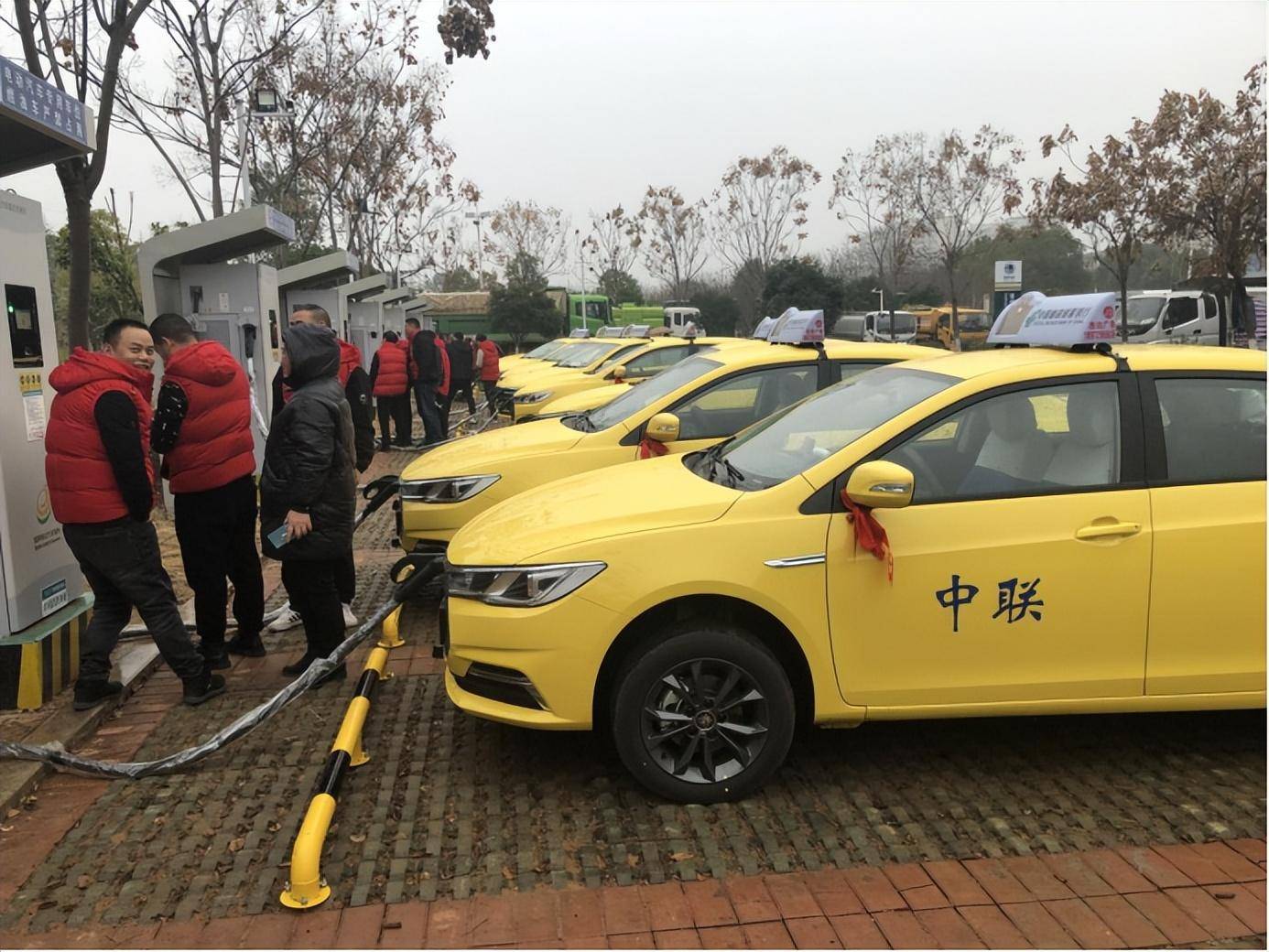 新车交付 提档升级 低碳出行 鄂州新能源巡游出租汽车正式投入运营