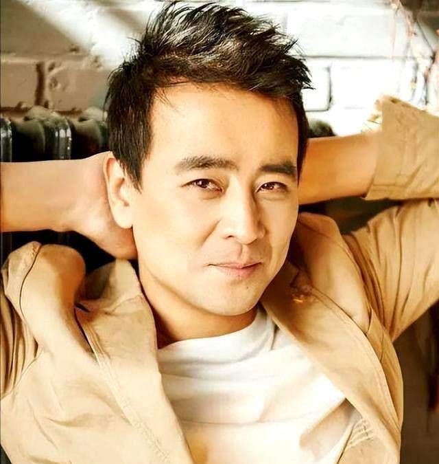 演员罗钢:娶小23岁郝蕾,陪娇妻战胜家族遗传病,48岁老来得子_罗刚