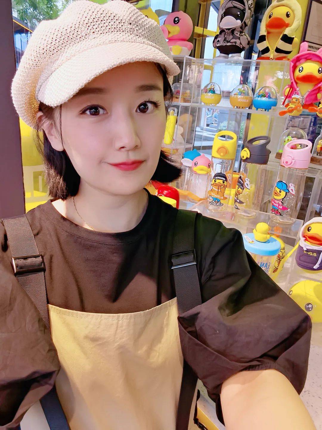 油画画家苗玲艺术风采!_阜南县_cm_阜阳市