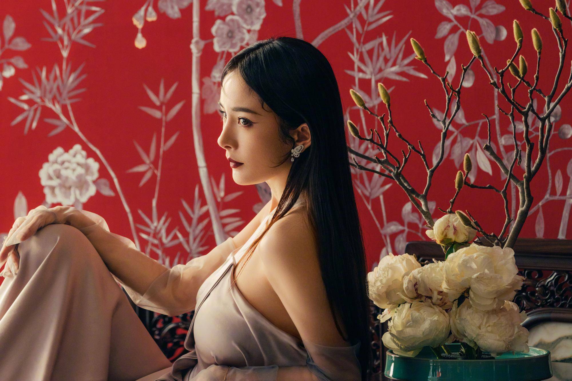 杨幂高清性感写真照,呼之欲出的身材太诱人_魅力_时尚_成为了