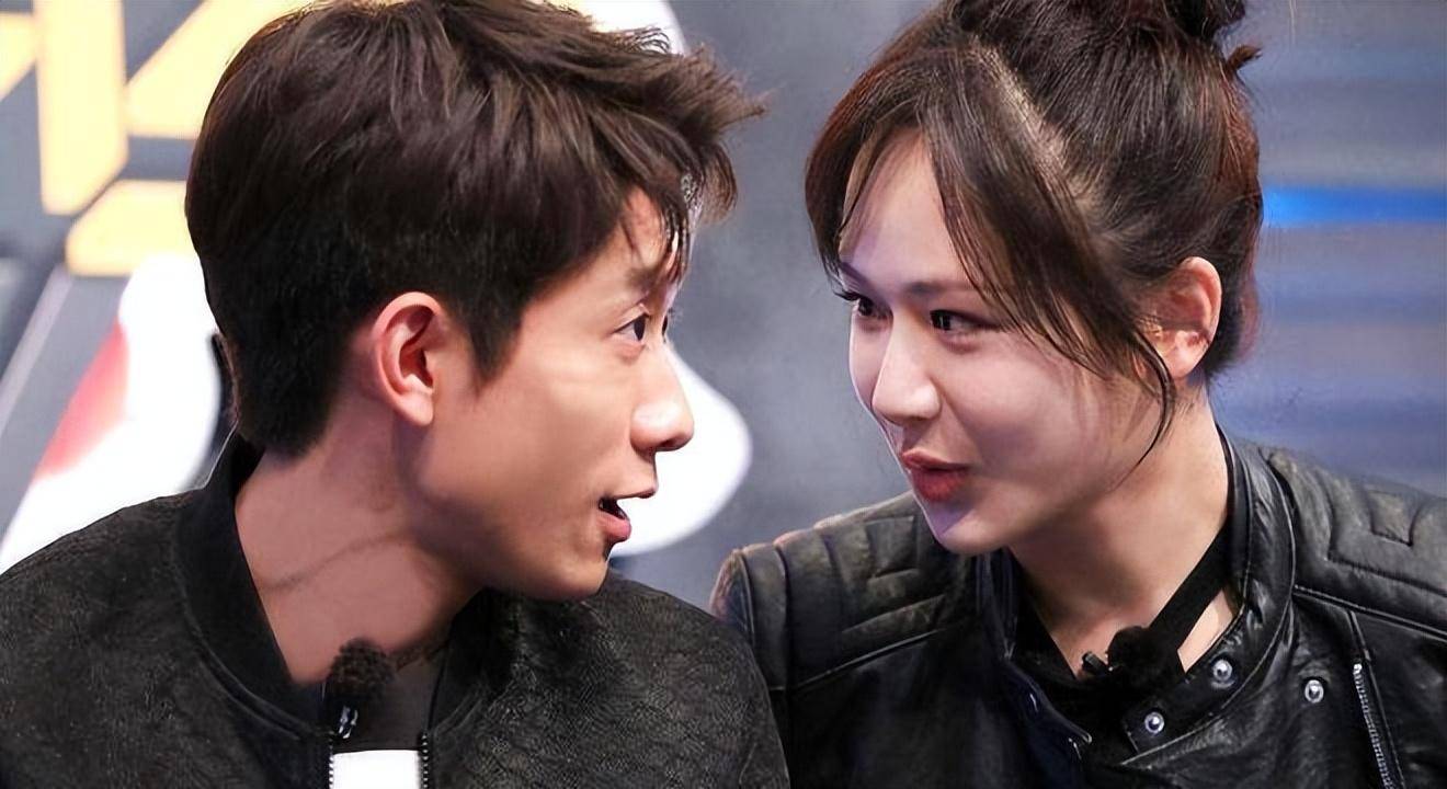 杨幂被当众摸大腿,刘亦菲回应被占便宜,盘点那些被便宜的女星_占过