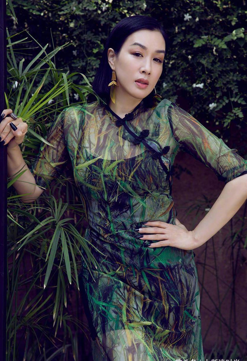 钟丽缇携老公亮相,夫妻两人直接在机场跳舞,这也太放得开了_时尚_显得