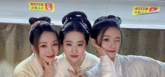 柳岩晒与刘亦菲,林允三人合照,终于明白女人气质比长相重要多了_身材