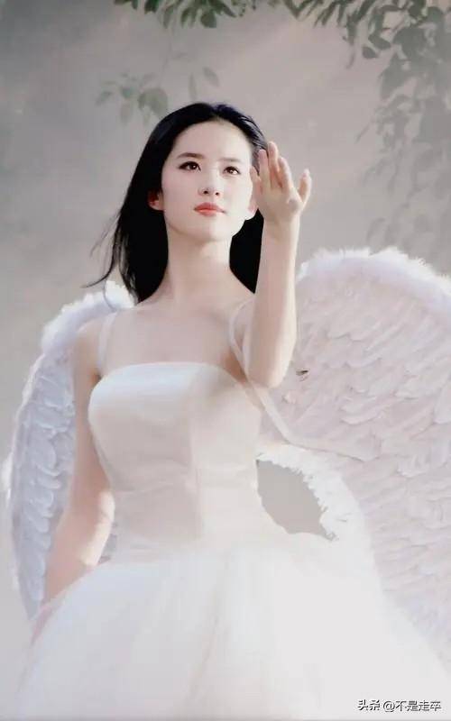 35岁刘亦菲与36岁杨幂"相爱相杀",星光大赏舞台两人互不留情面_因为