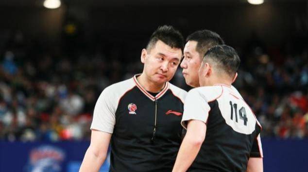 王哲林三分命中绝杀深圳,裁判失误,但深圳埋单, cba真是尴尬啊!